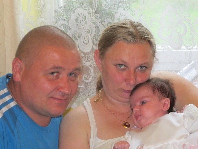 Barbara Gregier, sołtys wsi Kolonia Kuźnia i Lipienice z mężem Rafałem mają trzy córki. Tu na zdjęciu z najmłodszą Kają.