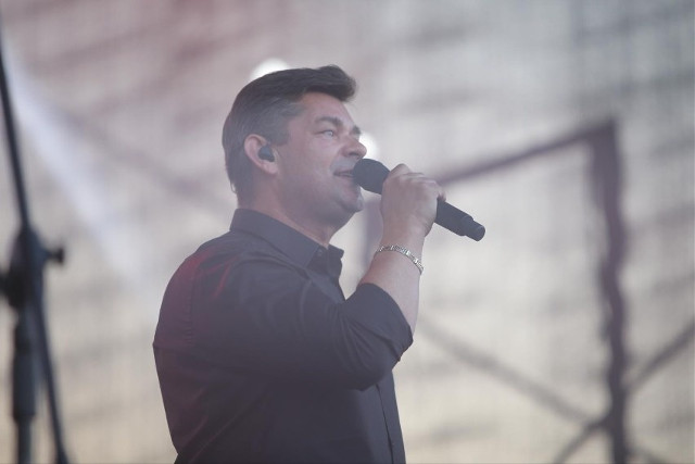 Zenek Martyniuk, a może Edyta Górniak. Marzy ci się gwiazda polskiej sceny muzycznej na weselu? Sprawdź cennik i spełnij marzenia
