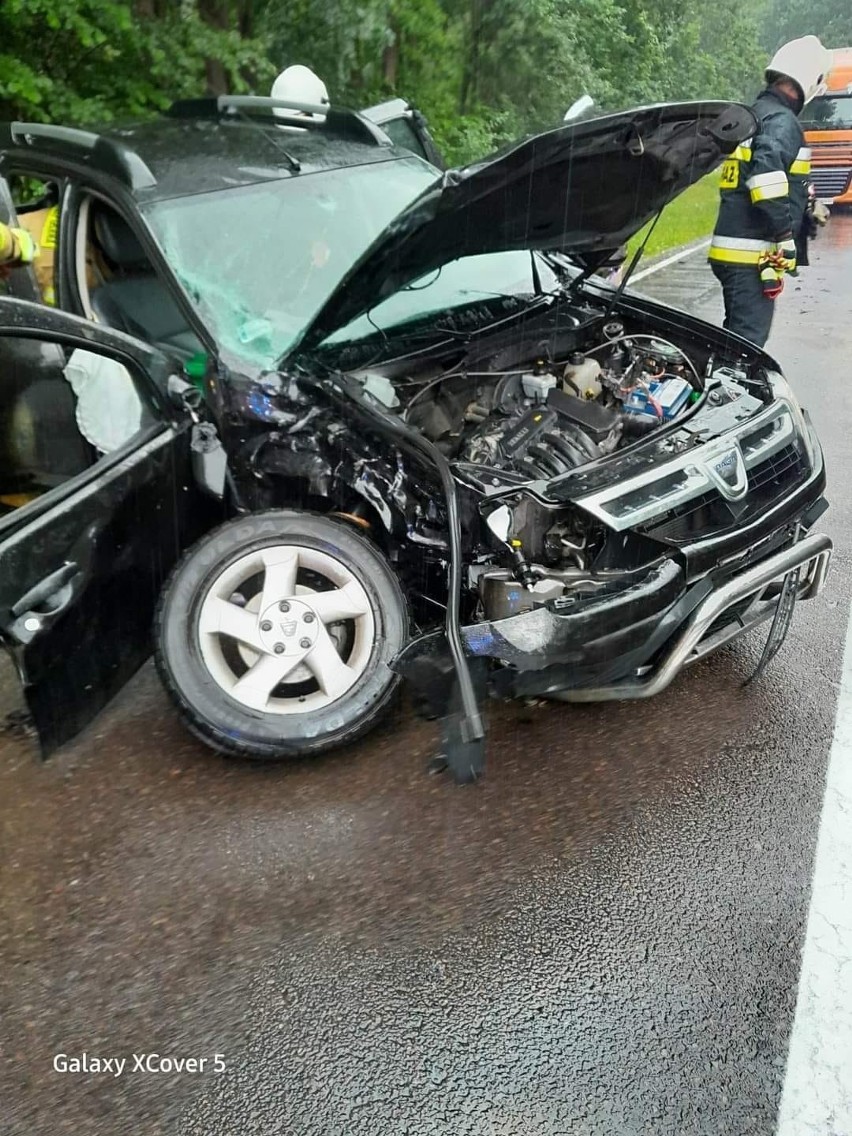 Cztery osoby ranne w zderzeniu osobówki z samochodem dostawczym [ZDJĘCIA]