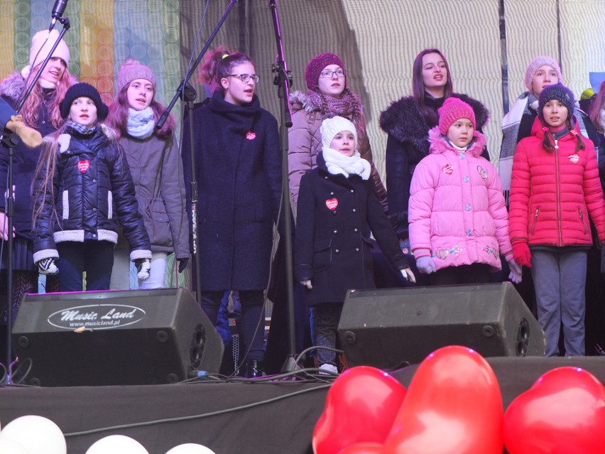 WOŚP 2017. Opolanie bawią się na placu Wolności [zdjęcia, wideo]