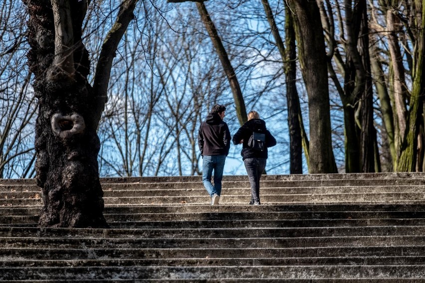 W związku z pandemią koronawirusa rząd pozamykał kluby,...