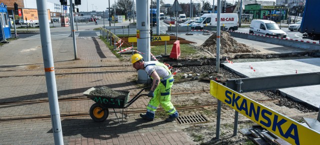 Prace na rondzie Toruńskim trwają kilkanaście dni. Utrudnień jest sporo a roboty będą kontynuowane przez najbliższe miesiące