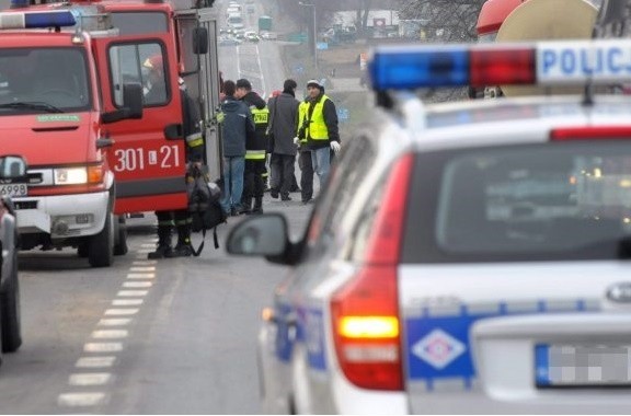 Do tragicznego wypadku doszło dziś około godz. 16.50 przy skrzyżowaniu ulic Armii Krajowej i Zamczysko. Daewoo tico zderzyło się z jeepem i toyotą.