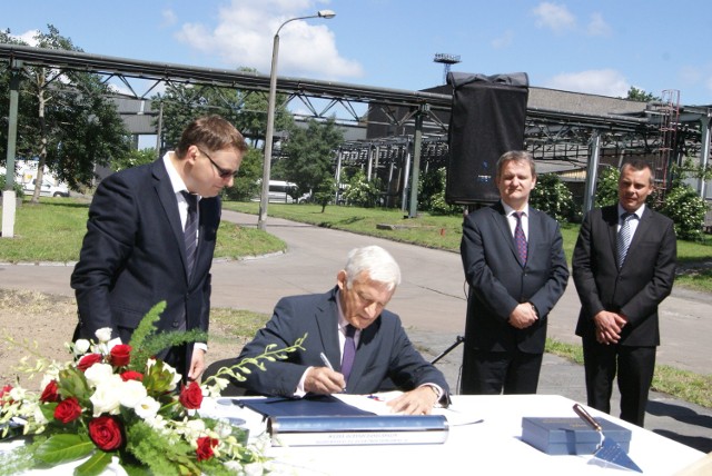 Jerzy Buzek wrócił uwagę, że w Policach energetycy i chemicy nie konkurują tylko wspólnie inwestują. Zakłady Chemiczne określił mianem perły w koronie.