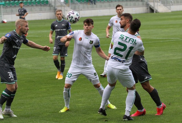 Już dzisiaj Stal Stalowa Wola zagra z KS Wiązownica w meczu grupy czwartej piłkarskiej trzeciej ligi. Sprawdź nasz przewidywany skład zielono-czarnych na ten pojedynek!