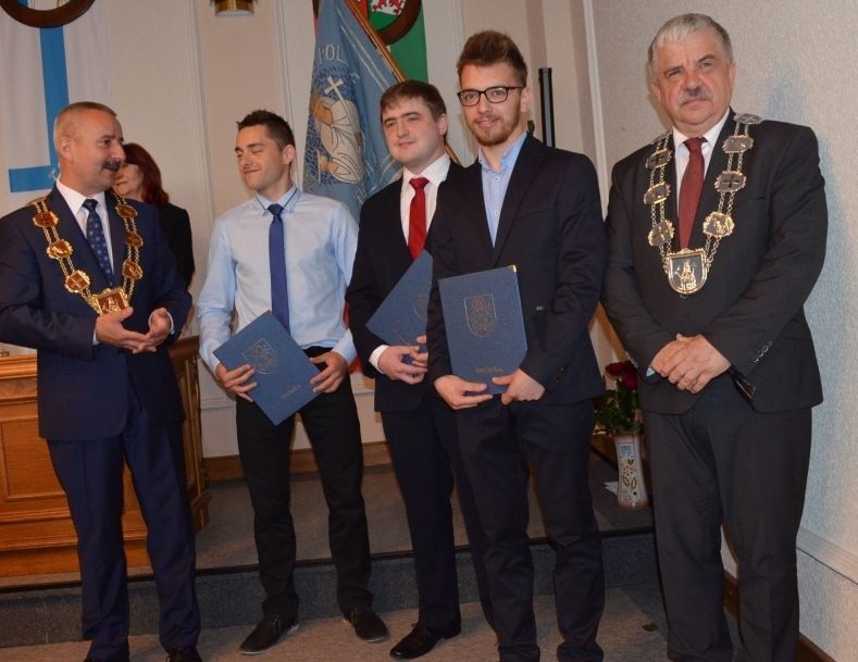 Burmistrz przyznał nagrody Dariuszowi Krygowskiemu, Pawłowi...