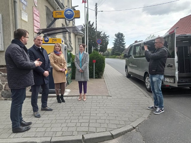 Nowy, komfortowy bus do przewozu osób niepełnosprawnych zakupiła gmina Świdnica dzięki wsparciu PFRON-u