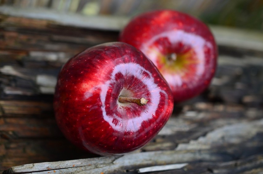 Jabłka w sezonie jesiennym są jednym z ulubionych owoców...