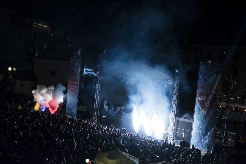 Zakończenie WOŚP na Rynku w Krakowie - Światełko do nieba i koncert "Kabanosa" [ZDJĘCIA]