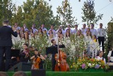 W Stalowej Woli odbył się Największy w Polsce koncert muzyki religijnej. Wystąpili najsłynniejsi twórcy i wykonawcy [ZDJĘCIA, WIDEO]