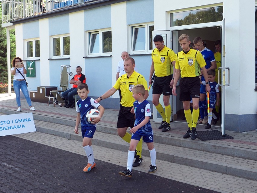 Texom Sokół Sieniawa (niebieskie stroje) pokonał Cracovię...