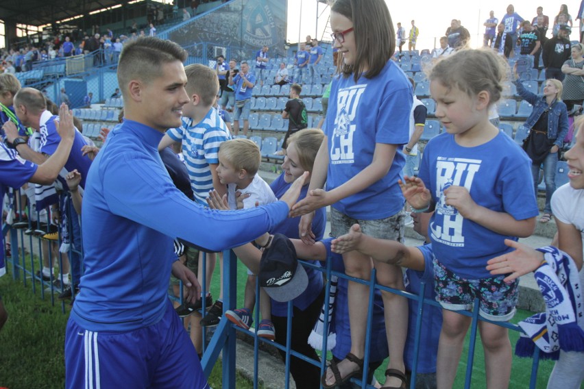 Ruch Chorzów - GKS Katowice 1:0. Tak cieszyli się kibice i piłkarze Niebieskich ZDJĘCIA