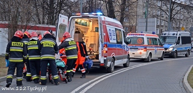 Ranny 15-latek, który spadł z kolumny widowni stadionu w Tychach, został przetransportowany do szpitala w Katowicach