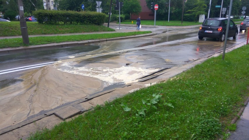 Ulica Sokólska w Białymstoku uszkodzona przez ulewę