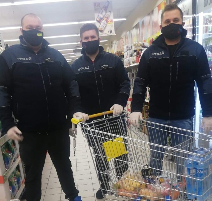 Strażacy ochotnicy z Dębskiej Woli, w gminie Morawica pomagają seniorom. Zrobią zakupy, odbiorą leki z apteki