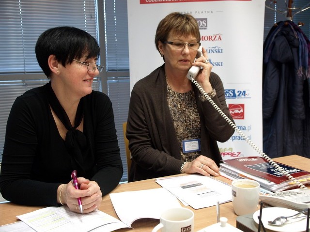 Przy redakcyjnym telefonie dyżurowały: Katarzyna Kuczyńska (z prawej) oraz Maria Miłek z Pierwszego Urzędu Skarbowego w Koszalinie.
