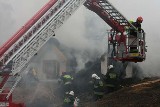 Pożar w hotelu. Na ratunek przyjechali strażacy z całego województwa. Wozy zablokowały krajową drogę. Straty są ogromne.