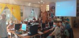 Seniorzy z Kielc chcą sprawniej obsługiwać komputer i zorganizowano dla nich kurs 