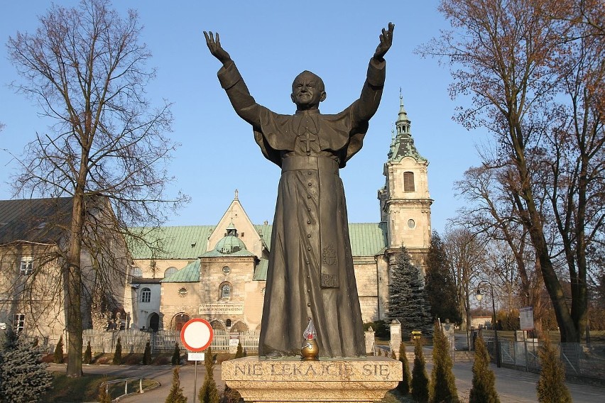 Błogosławiony Wincenty Kadłubek patronem Jędrzejowa. Mszę sprawował Nuncjusz Apostolski