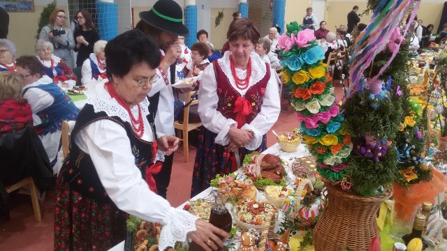 Pyszne specjały wielkanocne pojawiły się na stołach w Pewli Ślemieńskiej