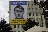 Potężny plakat z wizerunkiem prezydenta Rosji zawisł nad poznańską ulicą Święty Marcin. "Pierd... się!"