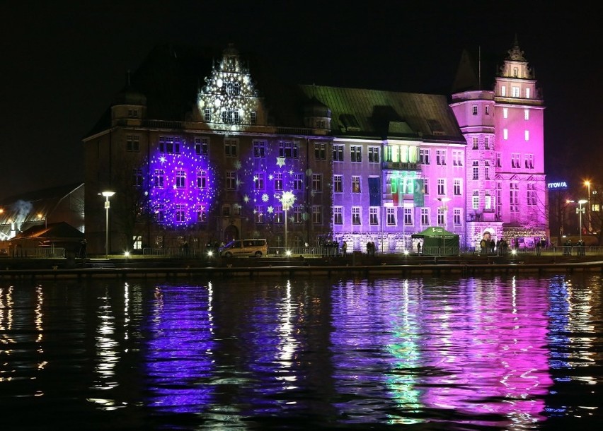 Efektowna iluminacja budynku Izby Celnej na Łasztowni...