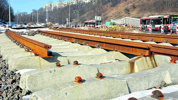 Remont torowiska potrwa do końca roku. Nowe tory wcale nie oznaczają, że pojadą po nich pociągi