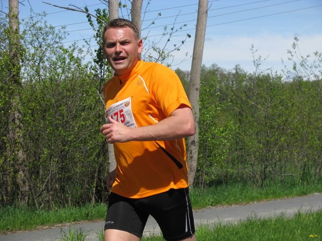 Jedyny radny z Ostrołęki w półmaratonie Wojciech Zarzycki.