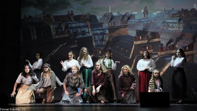 Musical "Dwa Oblicza" miał swoją premierę we wrześniu, za to w zeszłą środę (10 listopada), młodzież ze Studia Poezja mogła sprawdzić się na dużej scenie Opery i Filharmonii Podlaskiej.