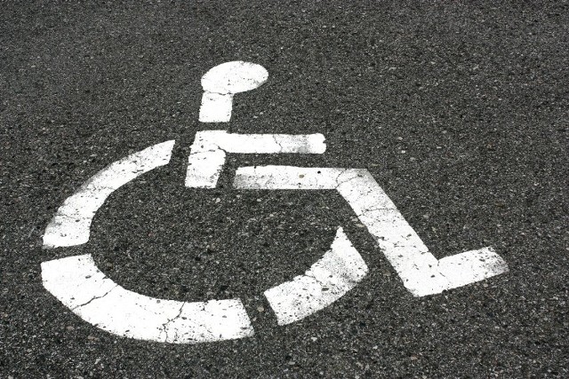 Dom Pomocy Społecznej nr 1 w Sosnowcu będzie miał do dyspozycji nowy samochód przystosowany do przewozu osób z niepełnosprawnościami, w tym na wózku inwalidzkim.
