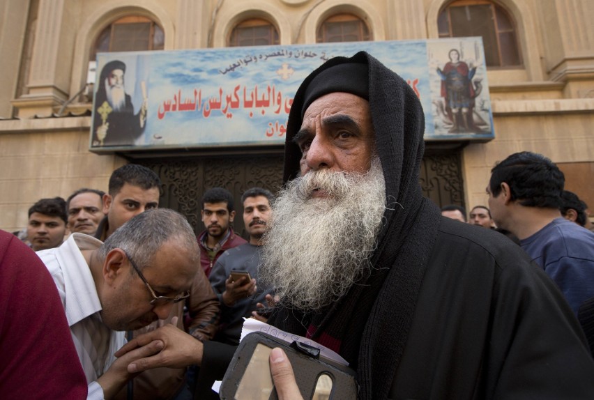 Egipt: ataki na kościół i sklep chrześcijan koptyjskich w mieście Heluan. Nie żyje 12 osób [ZDJĘCIA] [VIDEO]