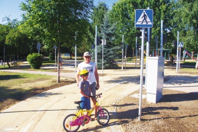 - Slajd w komputerze nie zastąpi praktyki - przekonuje Marian Mielczarek, który uczył przepisów swojego wnuka Olafa. - Dlatego będę tu z nim przychodził