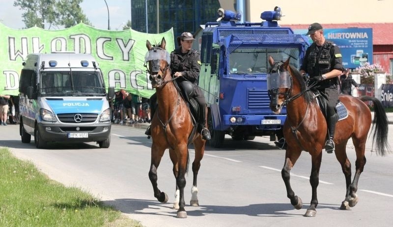 Porządku pilnowali nawet policjanci na koniach.