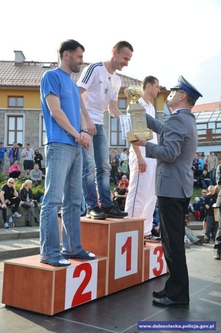 Policjanci pobiegli w Półmaratonie Ślężańskim [ZDJĘCIA]