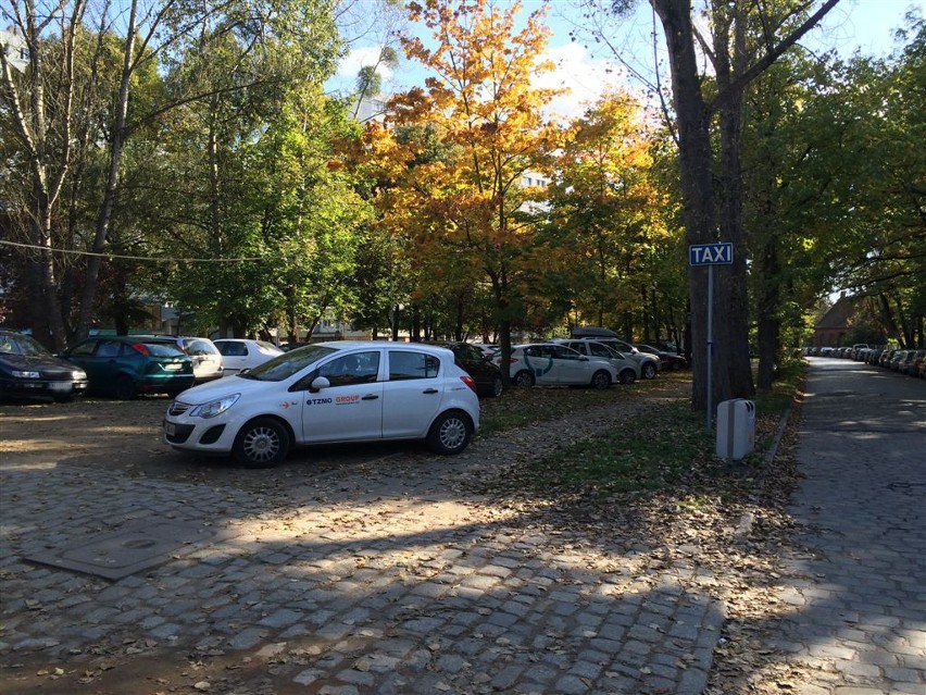 Wrocław: Tak się parkuje przy Hali Ludowej (ZDJĘCIA, LIST)