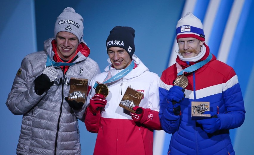 Kamil Stoch odebrał swój trzeci złoty medal olimpijski.