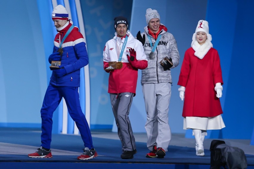 Kamil Stoch odebrał swój trzeci złoty medal olimpijski.