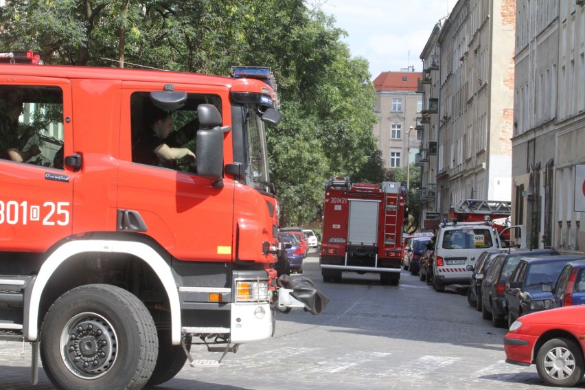 Pożar na Nadodrzu. Straż pożarna w akcji [ZDJĘCIA]