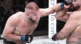 Tybura przetrwał krwawą jatkę i przydusił Tuivasę wracając na zwycięską ścieżkę w UFC Vegas 88 [WIDEO]