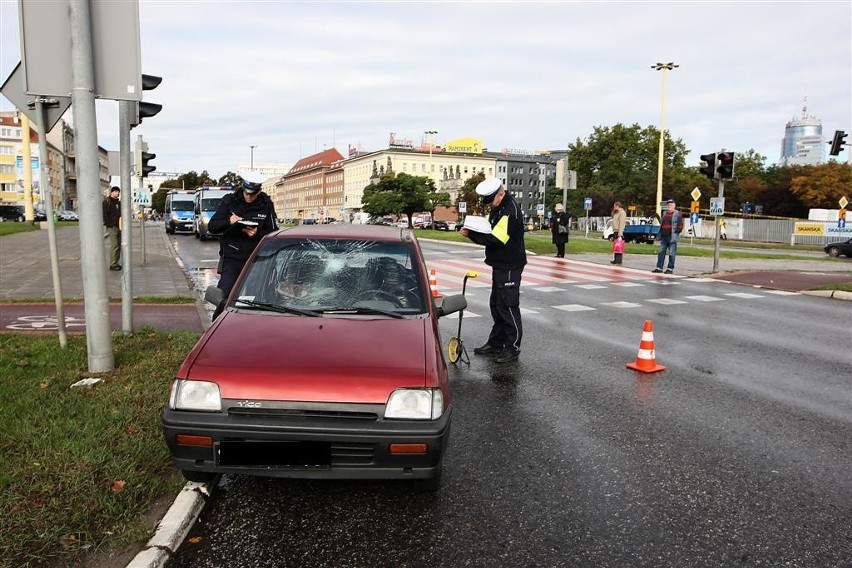 Auto potrąciło dziewczynę w centrum Szczecina