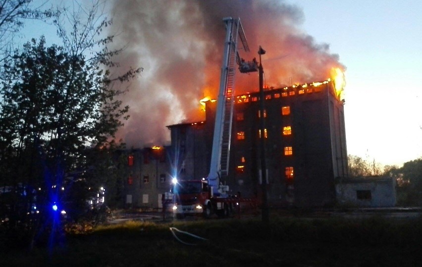 Poznań: Wielki pożar starego młyna na Nadolniku