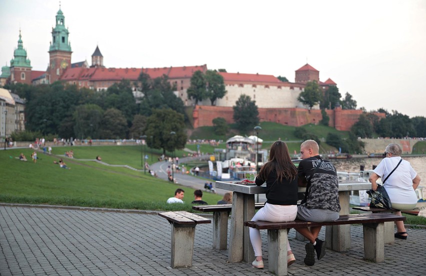 Forum Przestrzenie wieczorową porą. Ludzie, impreza i...