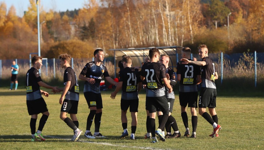 Korona II Kielce pokonała Lubrzankę Kajetanów 3:2 w Hummel 4 Lidze. Dwa gole Jakuba Rybusa [ZDJĘCIA, WIDEO]