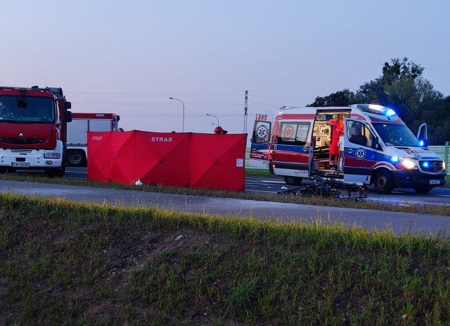 Śmiertelny wypadek na Wschodniej Obwodnicy Wrocławia. Motocykl stanął w ogniu [ZDJĘCIA]