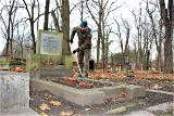 Żołnierze posprzątali opolskie cmentarze, na których leżą wojskowi i powstańcy śląscy oraz minister obrony narodowej