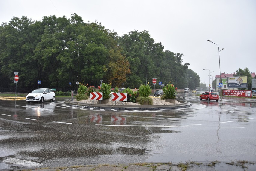 Na początek zmieni się sama wyspa ronda. Nawierzchnia...