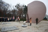 1 grudnia 1942 roku w Łodzi otwarto obóz dla polskich dzieci. Z okazji rocznicy tego wydarzenia odsłonięto specjalną tablicę