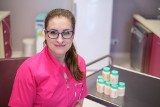 Banki mleka kobiecego coraz bardziej popularne. Wspierają wcześniaki i chore maluszki [ZDJĘCIA]