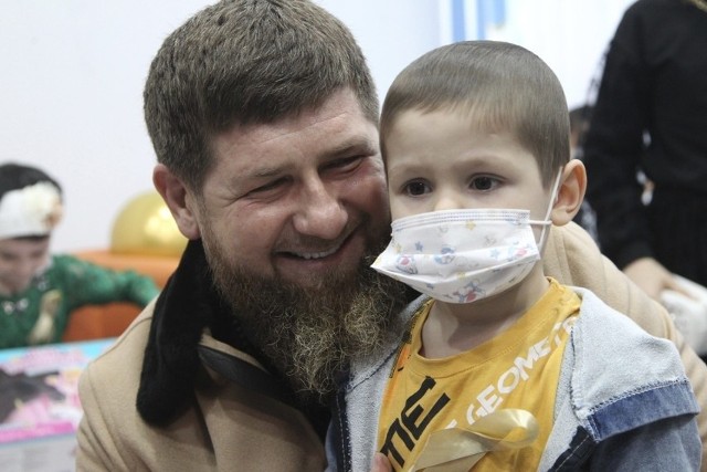 Kadyrow jest brutalnym i nieobliczalnym człowiekiem.