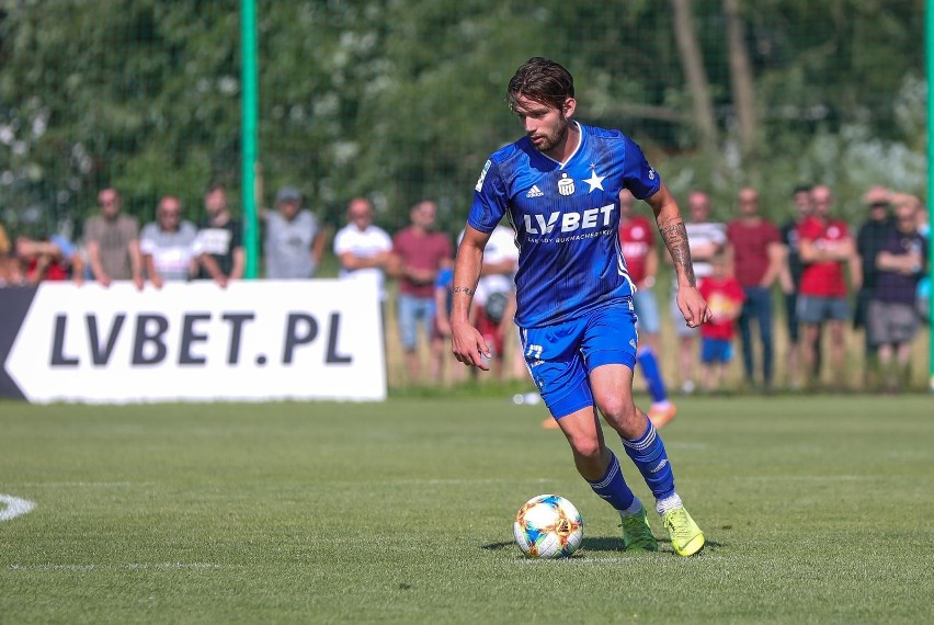 Jean Carlos Silva z Wisły Kraków podczas sparingu z Sandecją...